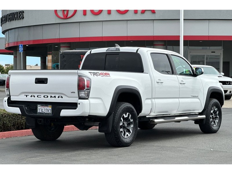 Toyota Tacoma Vehicle Full-screen Gallery Image 04