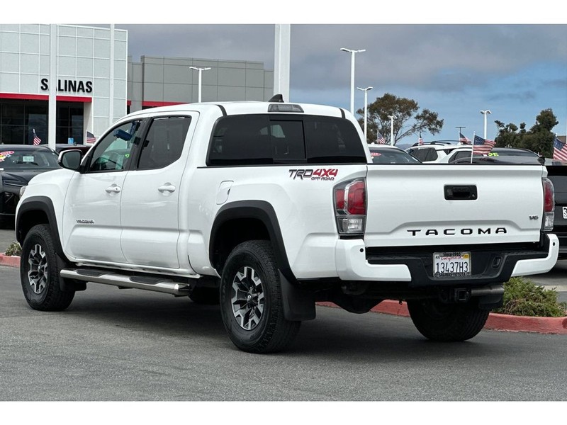 Toyota Tacoma Vehicle Full-screen Gallery Image 06
