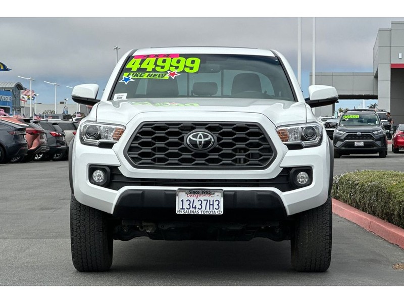 Toyota Tacoma Vehicle Full-screen Gallery Image 09