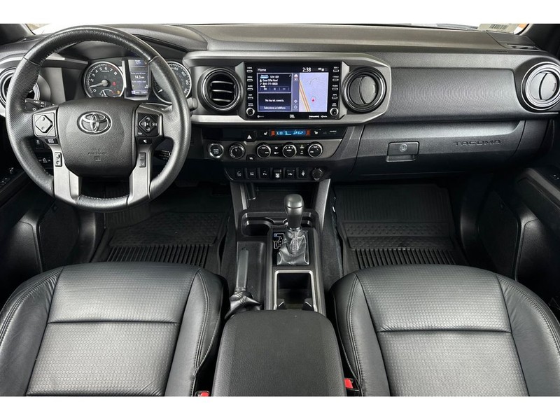 Toyota Tacoma Vehicle Full-screen Gallery Image 14