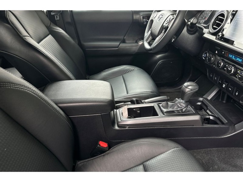 Toyota Tacoma Vehicle Full-screen Gallery Image 16