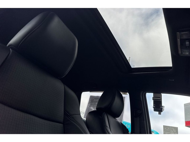 Toyota Tacoma Vehicle Full-screen Gallery Image 17