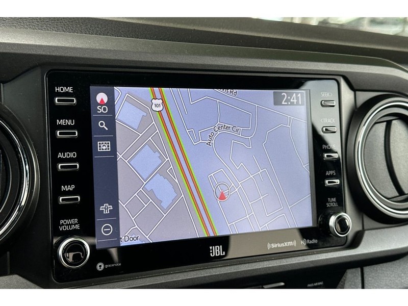 Toyota Tacoma Vehicle Full-screen Gallery Image 21