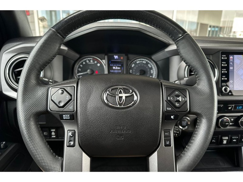 Toyota Tacoma Vehicle Full-screen Gallery Image 26