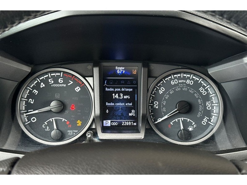 Toyota Tacoma Vehicle Full-screen Gallery Image 29