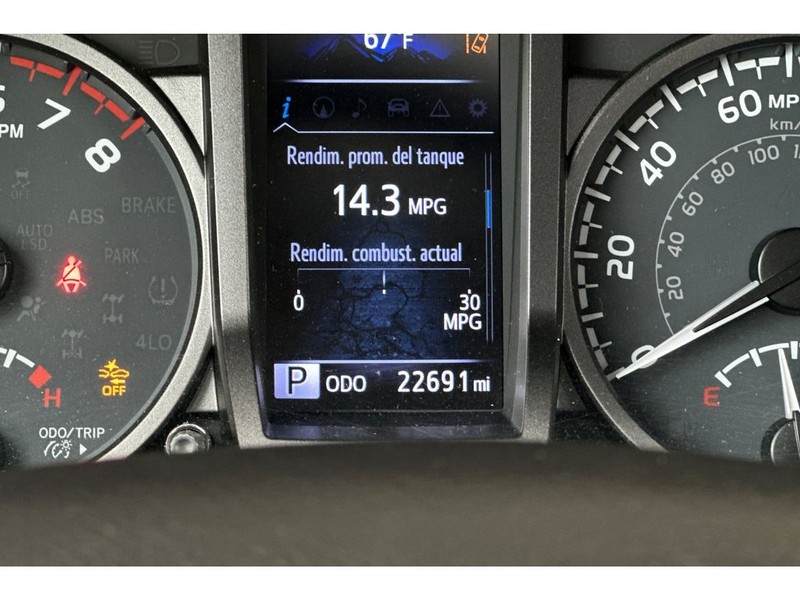 Toyota Tacoma Vehicle Full-screen Gallery Image 30