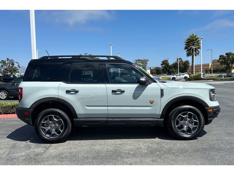 Ford Bronco Sport Vehicle Full-screen Gallery Image 03