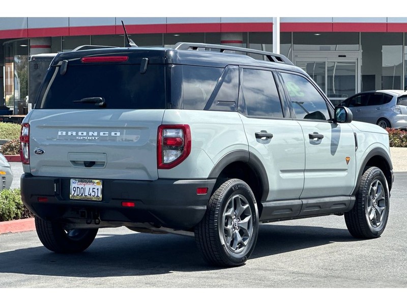 Ford Bronco Sport Vehicle Full-screen Gallery Image 04