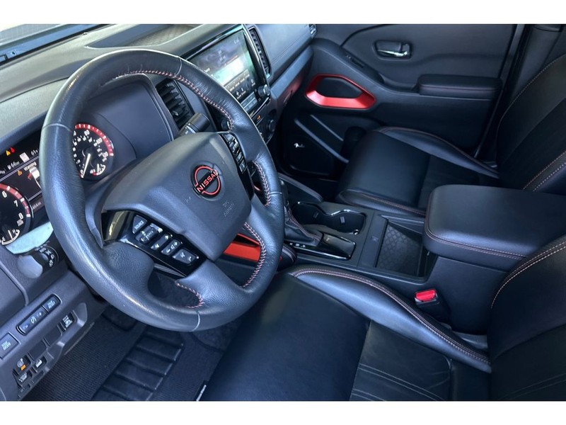 Nissan Frontier Vehicle Full-screen Gallery Image 10
