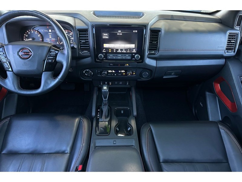 Nissan Frontier Vehicle Full-screen Gallery Image 14