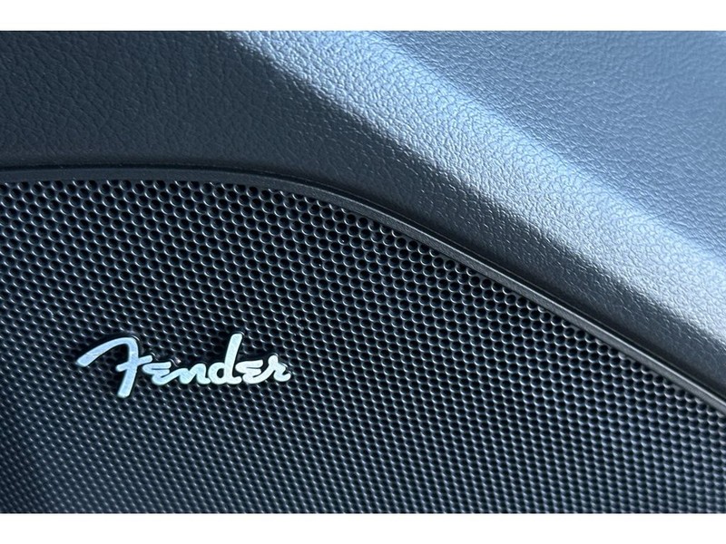 Nissan Frontier Vehicle Full-screen Gallery Image 19