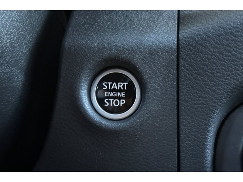 Nissan Frontier Vehicle Full-screen Gallery Image 25