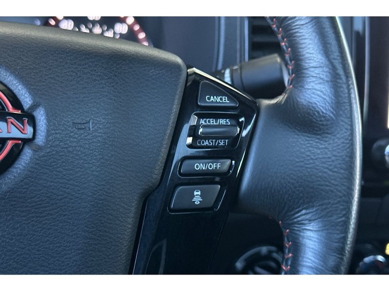 Nissan Frontier Vehicle Full-screen Gallery Image 28