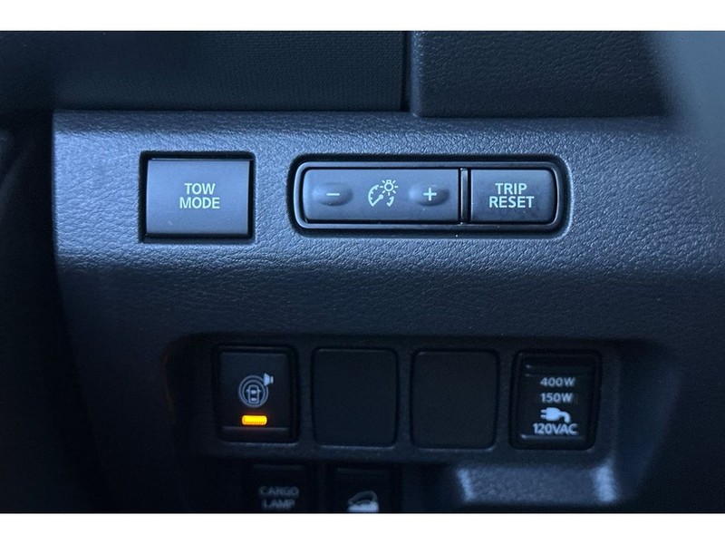 Nissan Frontier Vehicle Full-screen Gallery Image 31