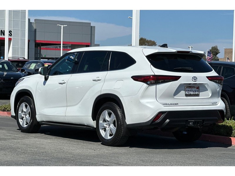 Toyota Highlander Vehicle Full-screen Gallery Image 06