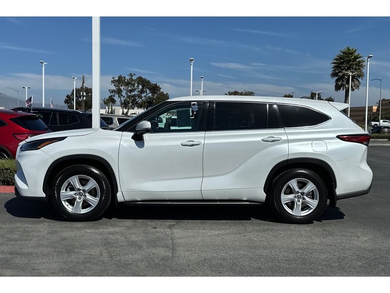 Toyota Highlander Vehicle Full-screen Gallery Image 07