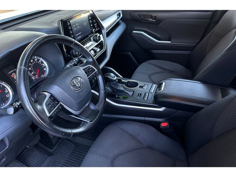 Toyota Highlander Vehicle Full-screen Gallery Image 10