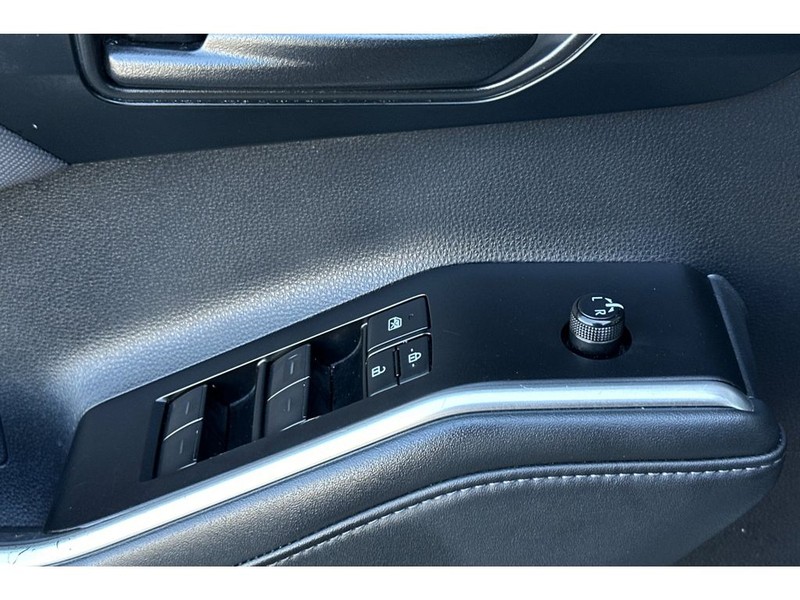 Toyota Highlander Vehicle Full-screen Gallery Image 12