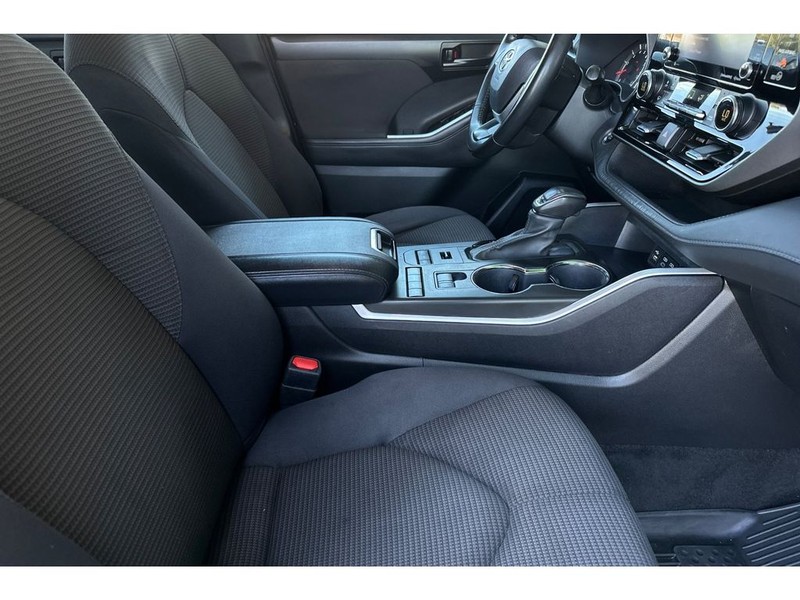 Toyota Highlander Vehicle Full-screen Gallery Image 18