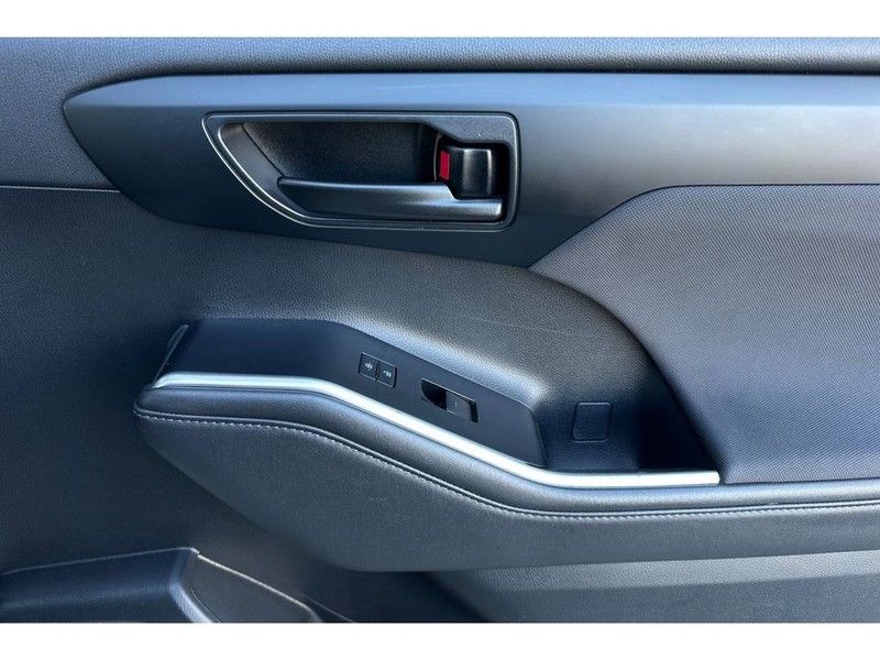 Toyota Highlander Vehicle Full-screen Gallery Image 20