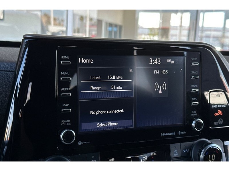 Toyota Highlander Vehicle Full-screen Gallery Image 21