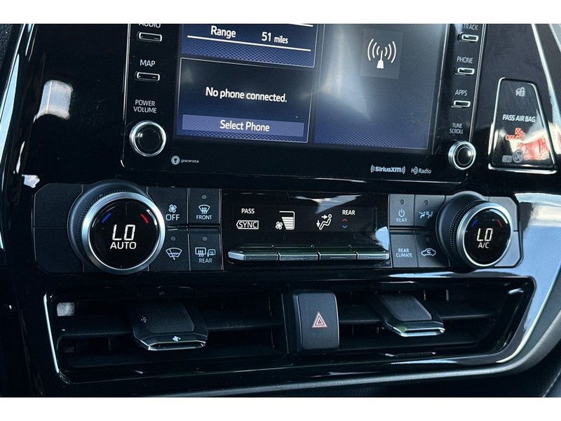 Toyota Highlander Vehicle Full-screen Gallery Image 23