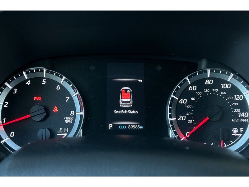 Toyota Highlander Vehicle Full-screen Gallery Image 29