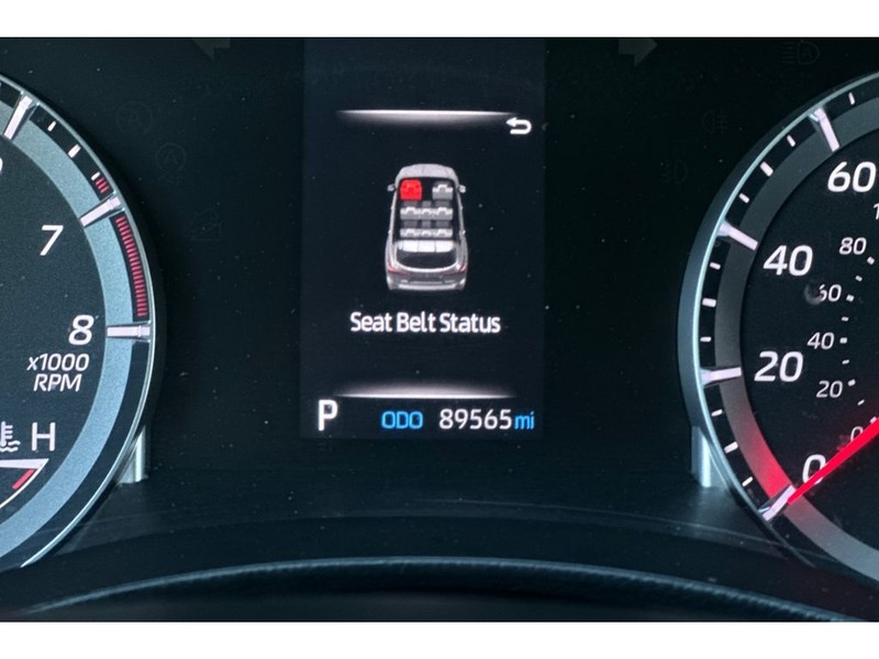 Toyota Highlander Vehicle Full-screen Gallery Image 30