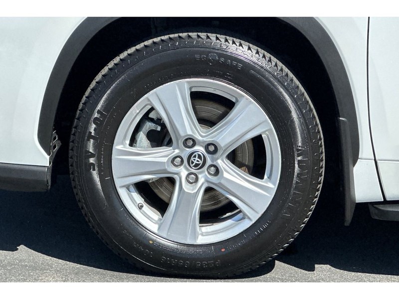 Toyota Highlander Vehicle Full-screen Gallery Image 32