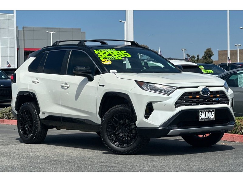 Toyota RAV4 Vehicle Full-screen Gallery Image 02