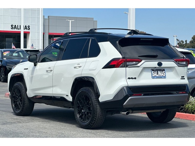 Toyota RAV4 Vehicle Full-screen Gallery Image 06