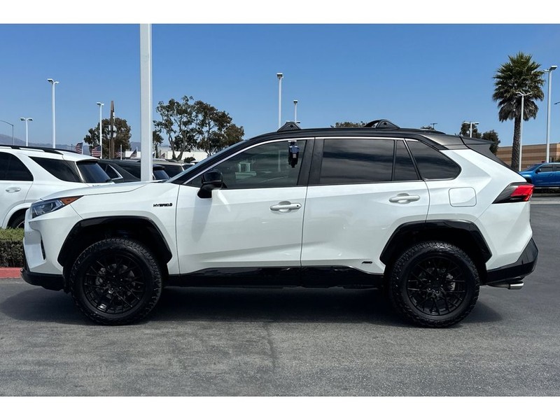 Toyota RAV4 Vehicle Full-screen Gallery Image 07