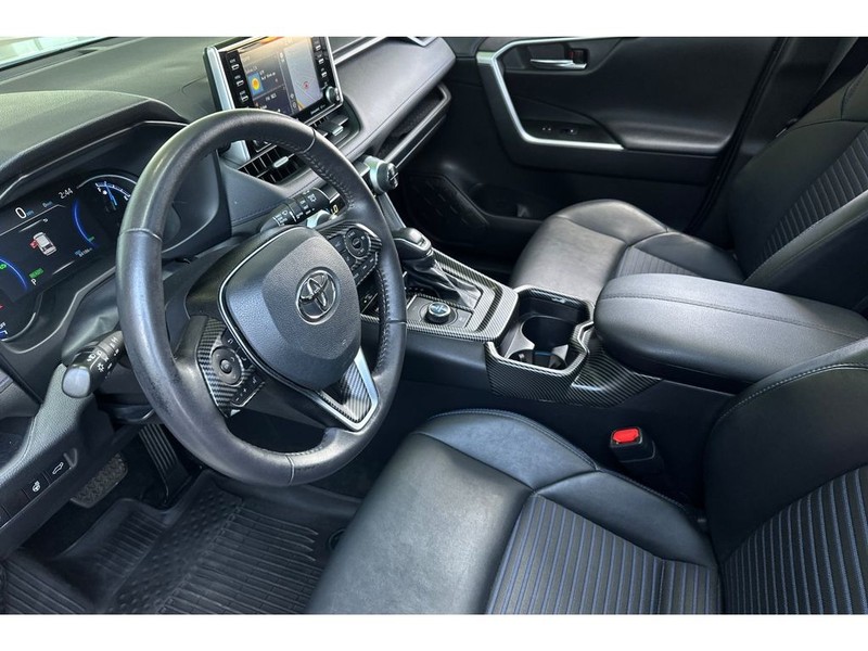 Toyota RAV4 Vehicle Full-screen Gallery Image 10