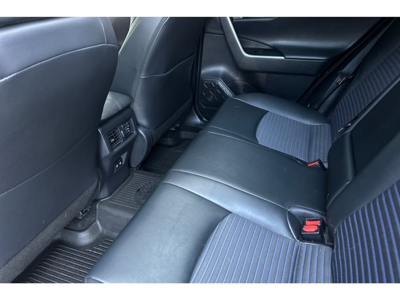 Toyota RAV4 Vehicle Full-screen Gallery Image 13