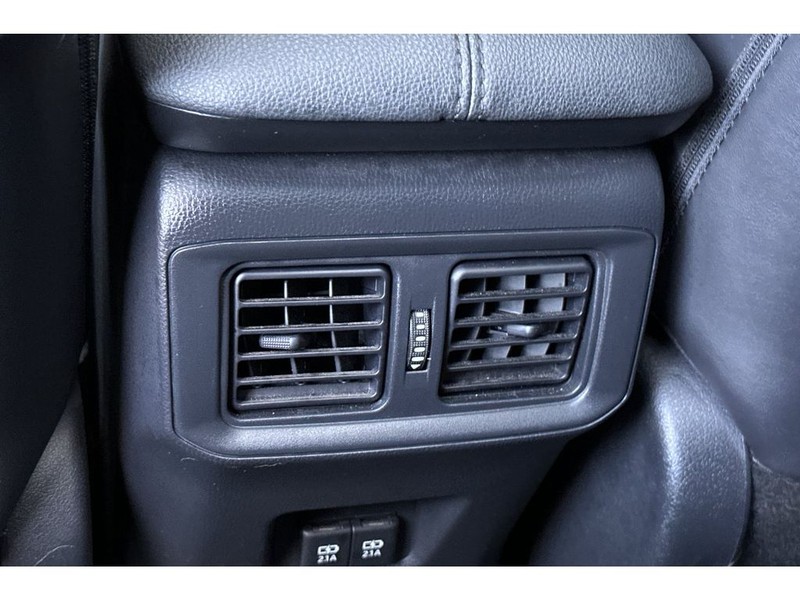 Toyota RAV4 Vehicle Full-screen Gallery Image 14