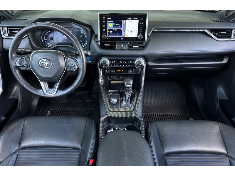 Toyota RAV4 Vehicle Full-screen Gallery Image 15