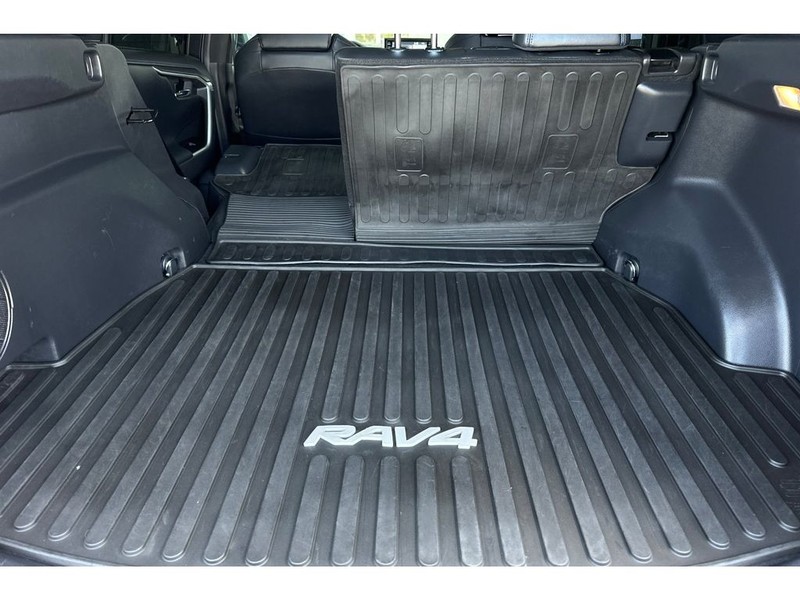 Toyota RAV4 Vehicle Full-screen Gallery Image 17