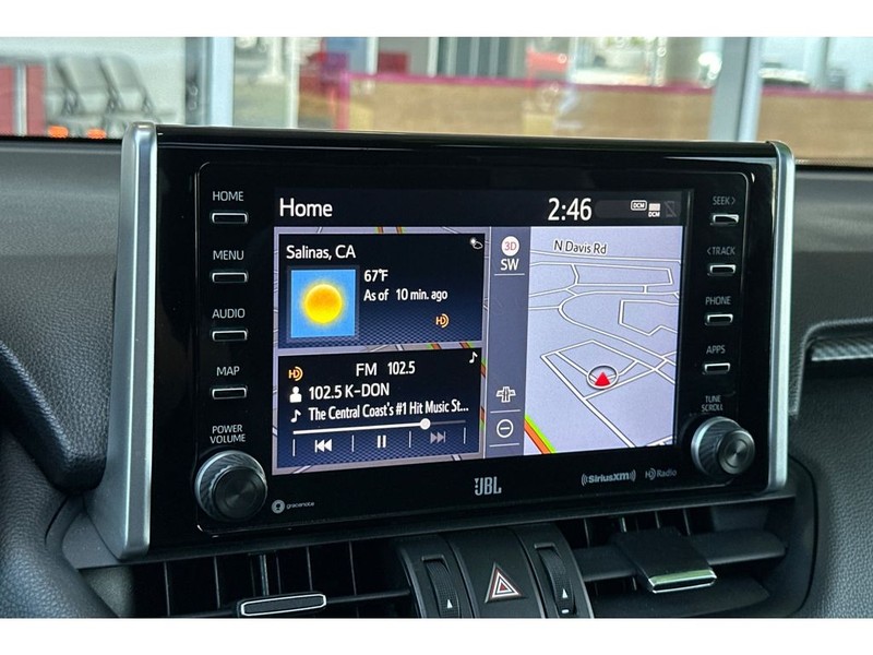 Toyota RAV4 Vehicle Full-screen Gallery Image 22