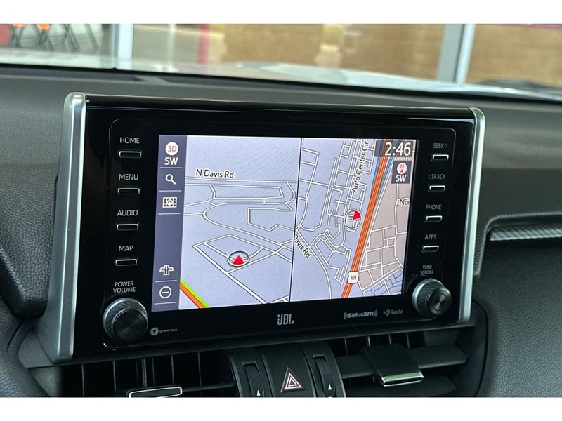 Toyota RAV4 Vehicle Full-screen Gallery Image 23