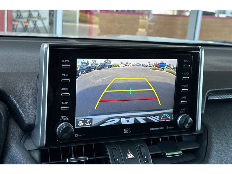 Toyota RAV4 Vehicle Full-screen Gallery Image 24