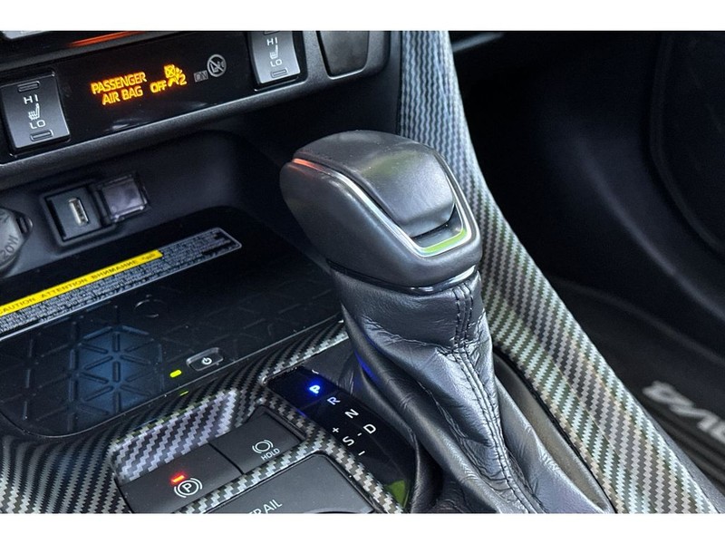 Toyota RAV4 Vehicle Full-screen Gallery Image 26