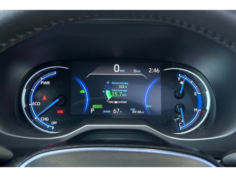 Toyota RAV4 Vehicle Full-screen Gallery Image 31