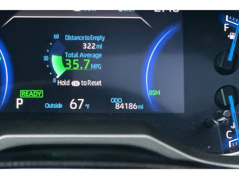 Toyota RAV4 Vehicle Full-screen Gallery Image 32