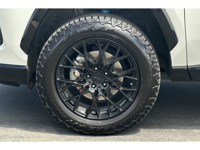 Toyota RAV4 Vehicle Full-screen Gallery Image 34