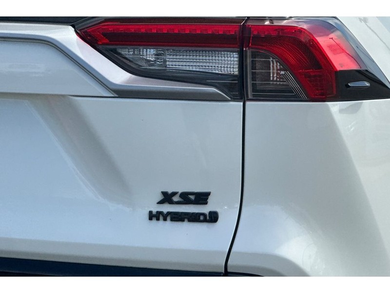 Toyota RAV4 Vehicle Full-screen Gallery Image 35