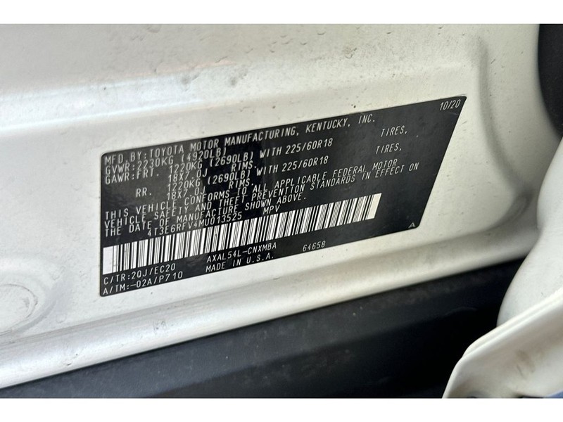 Toyota RAV4 Vehicle Full-screen Gallery Image 36