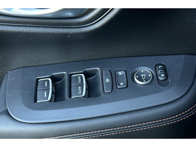 Honda HR-V Vehicle Full-screen Gallery Image 12