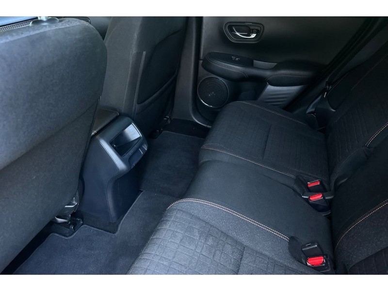 Honda HR-V Vehicle Full-screen Gallery Image 13