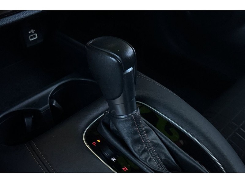 Honda HR-V Vehicle Full-screen Gallery Image 24