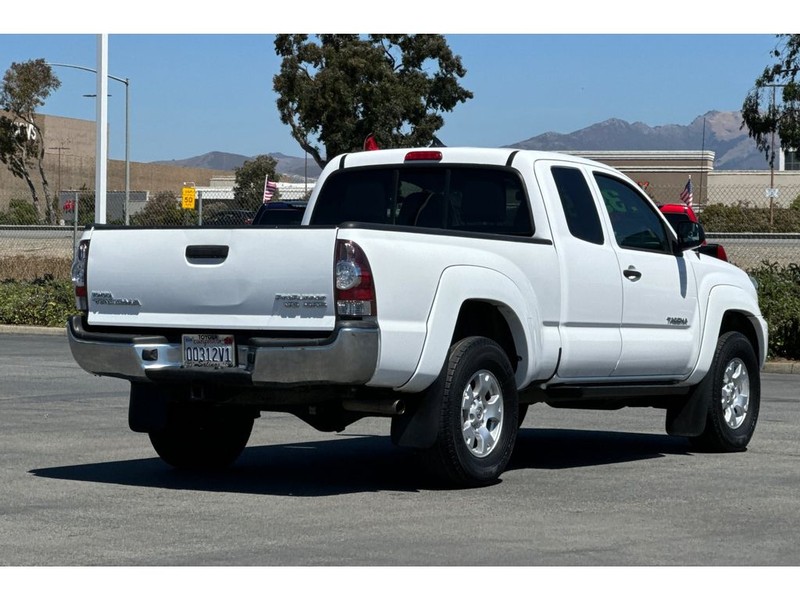 Toyota Tacoma Vehicle Full-screen Gallery Image 04